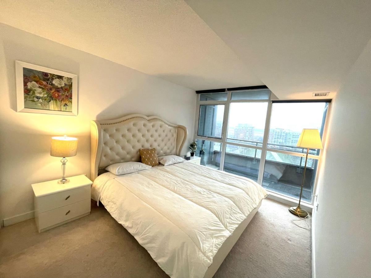 Three-Bedroom Condo With Free Parking Nearby Cn Tower With Lake View Toronto Exteriör bild