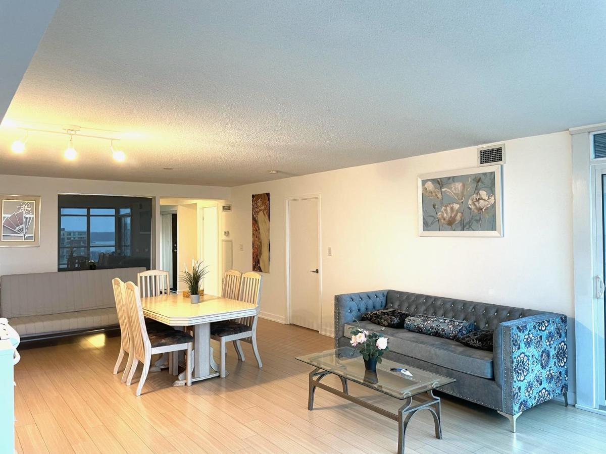 Three-Bedroom Condo With Free Parking Nearby Cn Tower With Lake View Toronto Exteriör bild