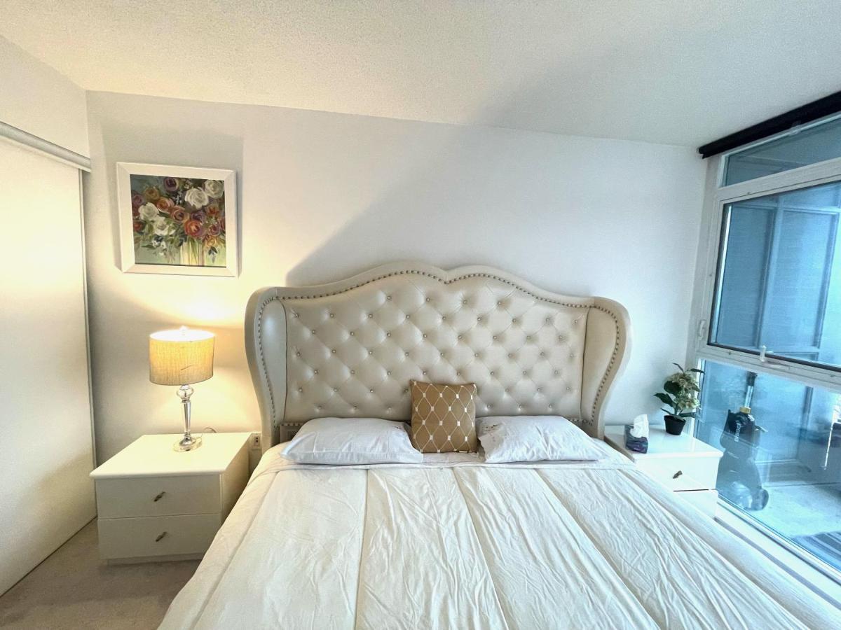 Three-Bedroom Condo With Free Parking Nearby Cn Tower With Lake View Toronto Exteriör bild