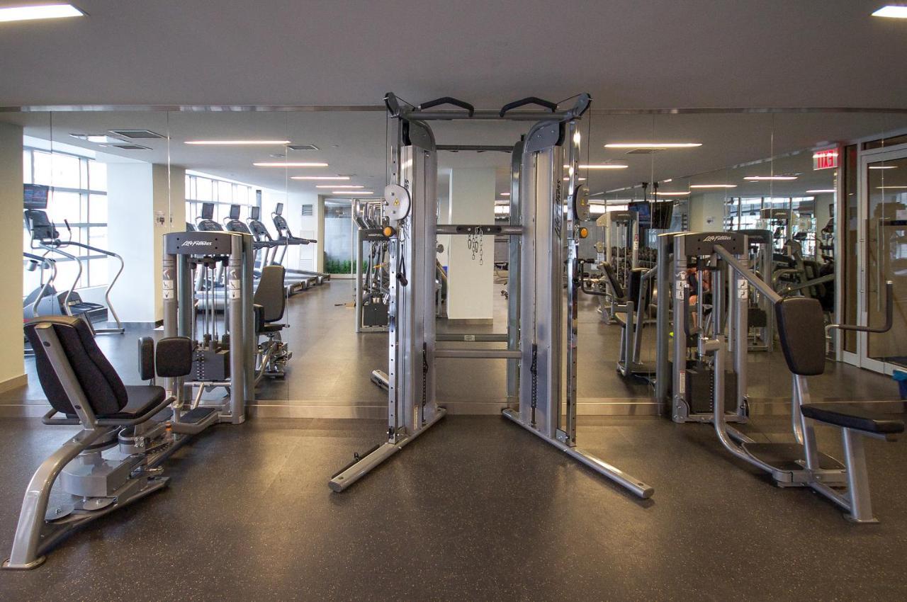 Three-Bedroom Condo With Free Parking Nearby Cn Tower With Lake View Toronto Exteriör bild