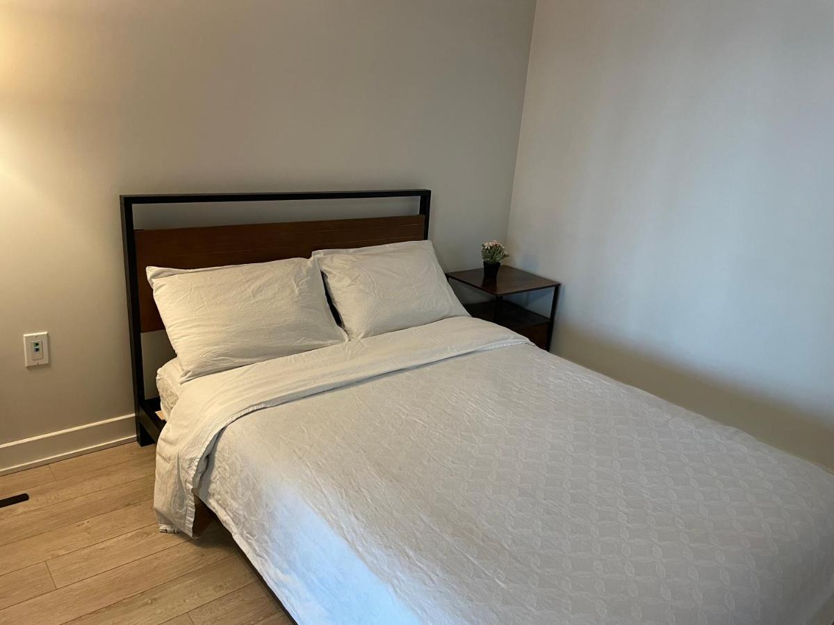 Three-Bedroom Condo With Free Parking Nearby Cn Tower With Lake View Toronto Exteriör bild