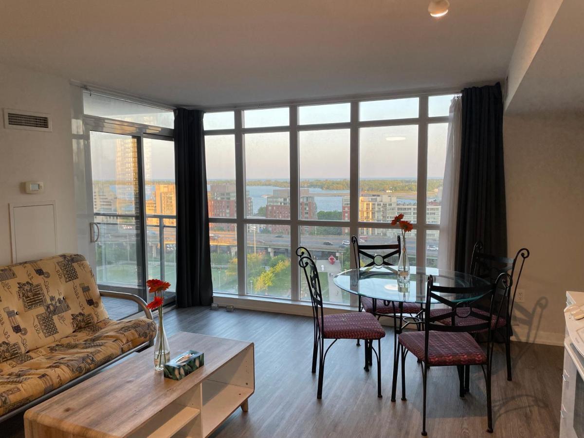 Three-Bedroom Condo With Free Parking Nearby Cn Tower With Lake View Toronto Exteriör bild